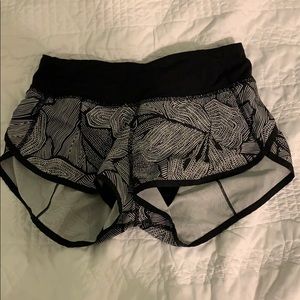 LULULEMON!! size 2 speed shorts *2.5”